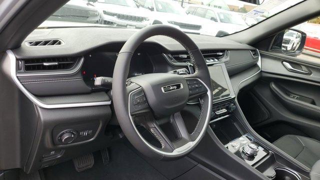 new 2025 Jeep Grand Cherokee car, priced at $46,175