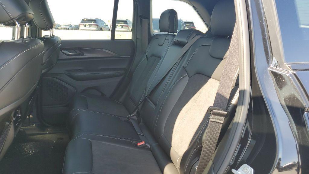 new 2025 Jeep Grand Cherokee car, priced at $41,002