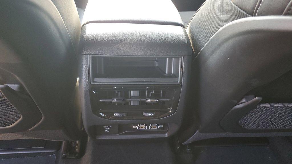 new 2025 Jeep Grand Cherokee car, priced at $41,002