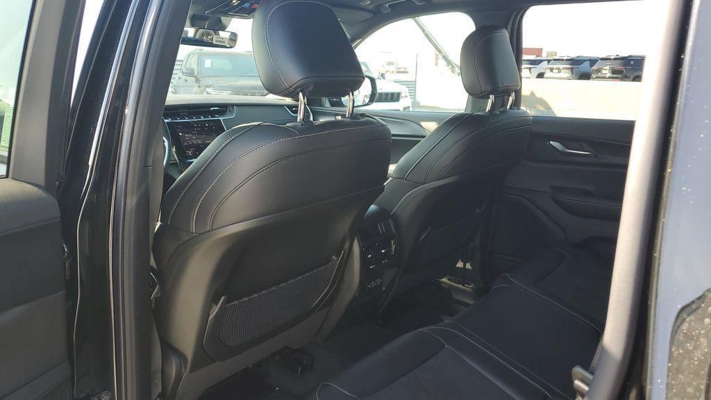 new 2025 Jeep Grand Cherokee car, priced at $41,002