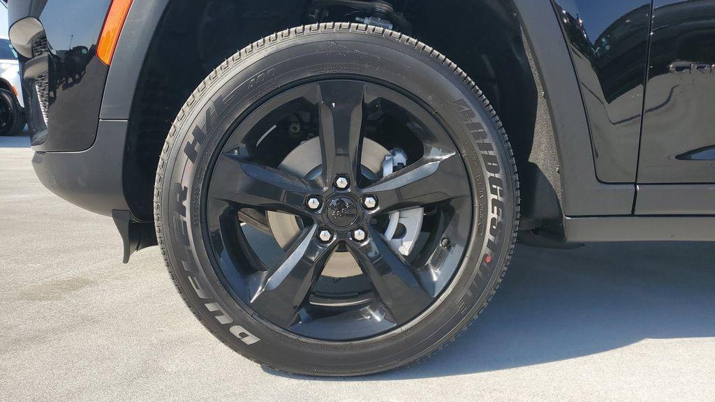 new 2025 Jeep Grand Cherokee car, priced at $41,002