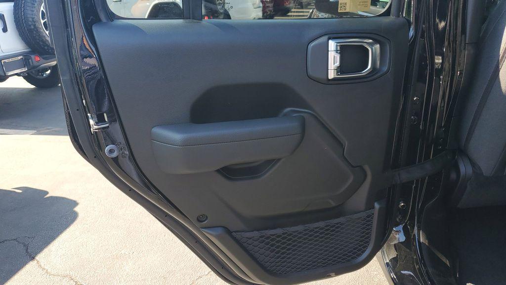 new 2025 Jeep Wrangler car