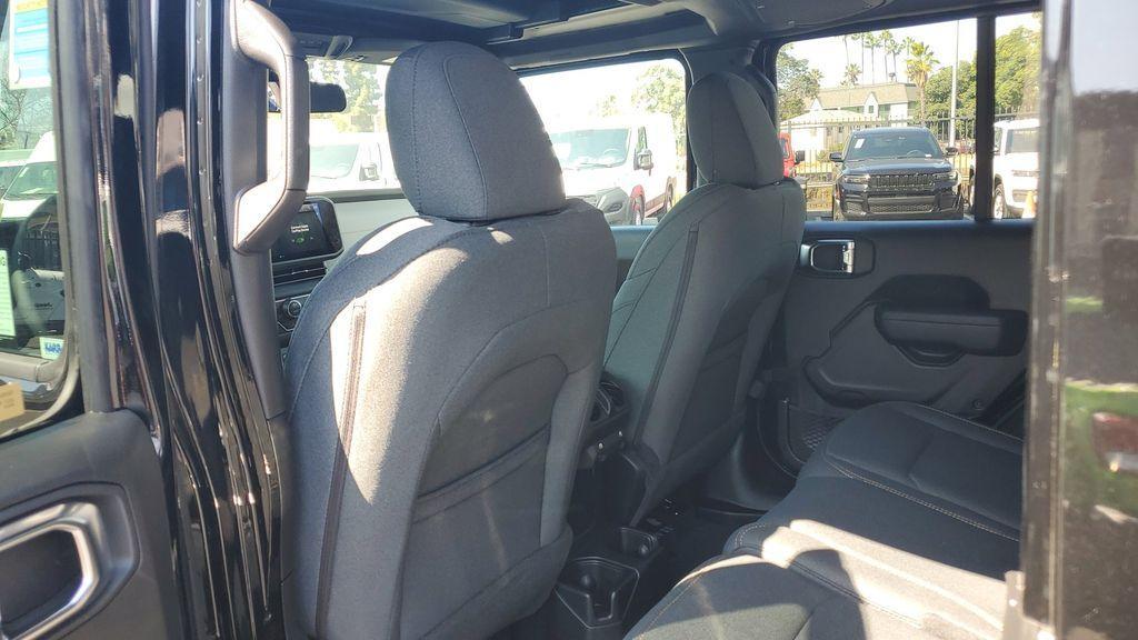 new 2025 Jeep Wrangler car
