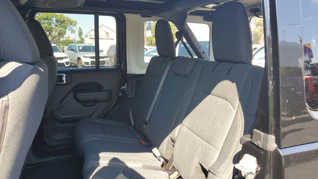 new 2025 Jeep Wrangler car