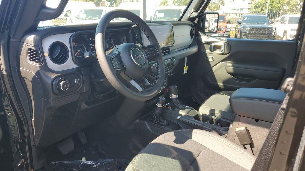 new 2025 Jeep Wrangler car