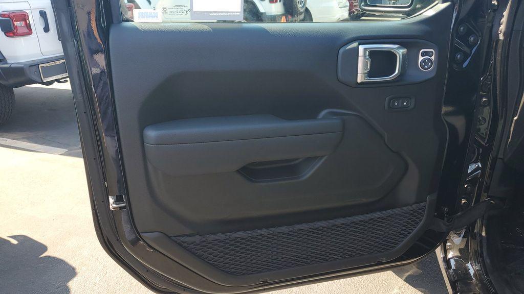 new 2025 Jeep Wrangler car
