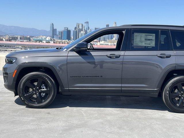 new 2024 Jeep Grand Cherokee car, priced at $49,670