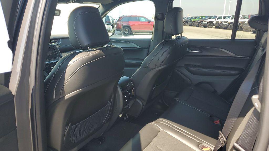 new 2025 Jeep Grand Cherokee car, priced at $48,375