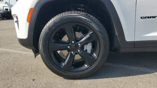 new 2025 Jeep Grand Cherokee car, priced at $52,140