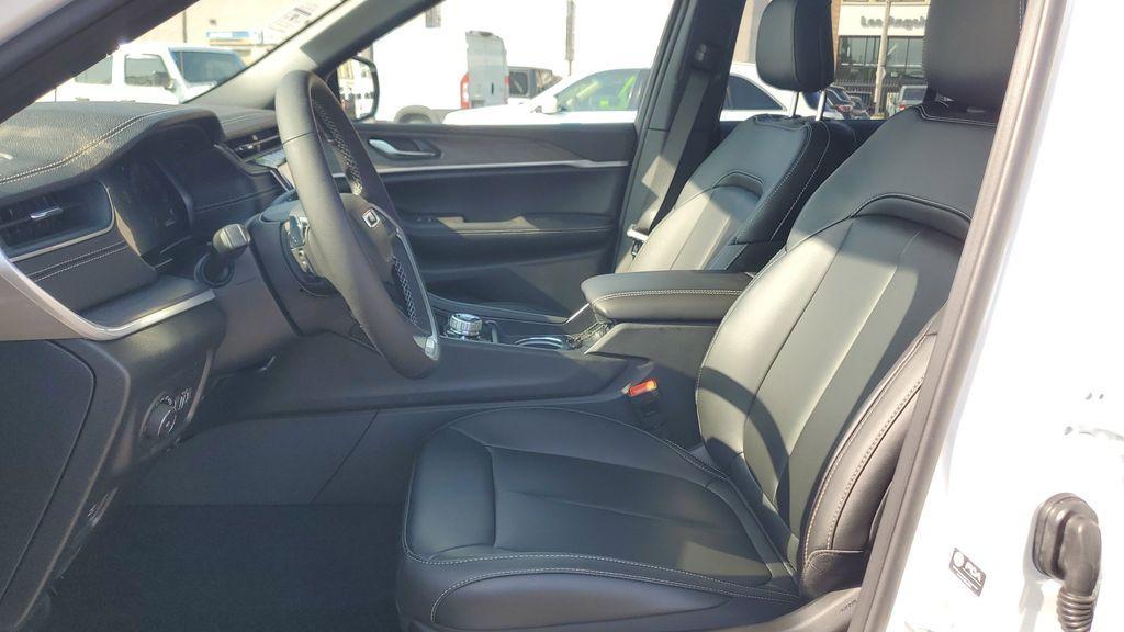 new 2025 Jeep Grand Cherokee car, priced at $48,526