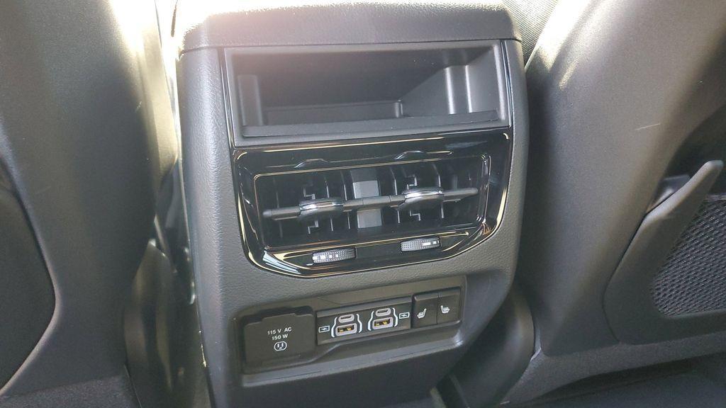 new 2025 Jeep Grand Cherokee car, priced at $48,526