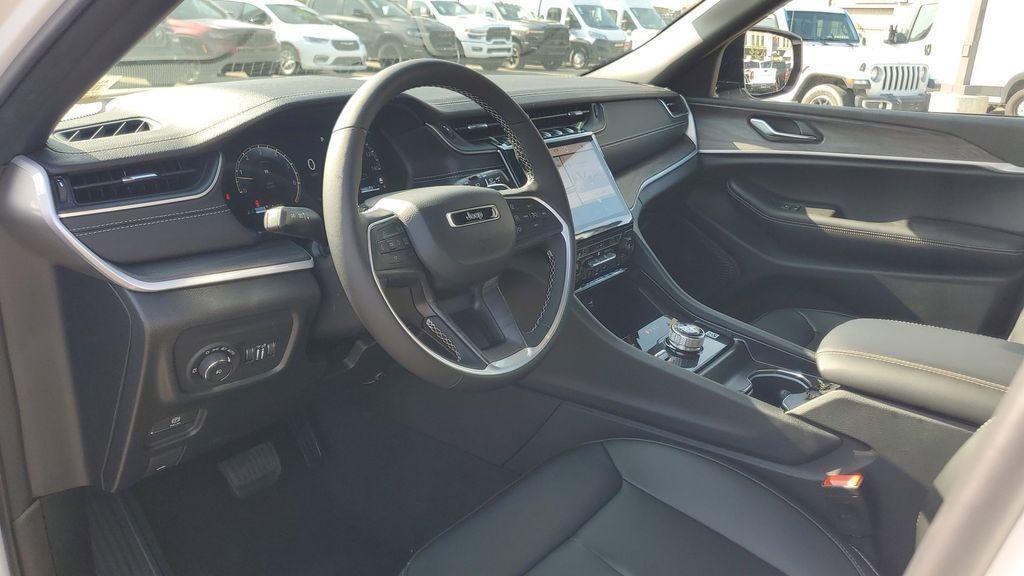 new 2025 Jeep Grand Cherokee car, priced at $48,526