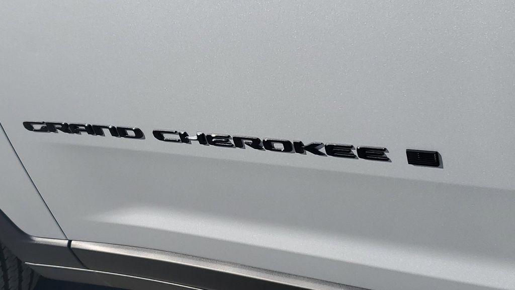 new 2025 Jeep Grand Cherokee L car, priced at $45,172