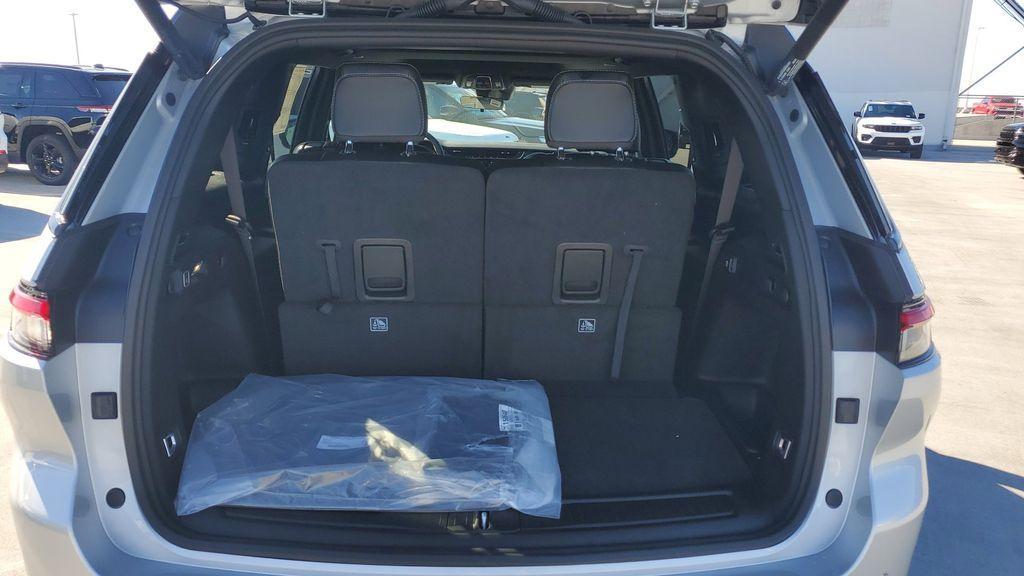 new 2025 Jeep Grand Cherokee L car, priced at $45,172