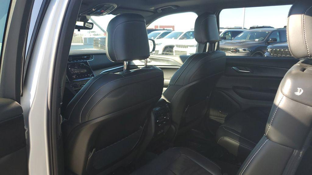 new 2025 Jeep Grand Cherokee L car, priced at $45,172