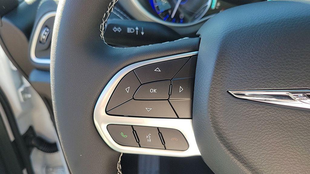 new 2025 Chrysler Pacifica car, priced at $40,995