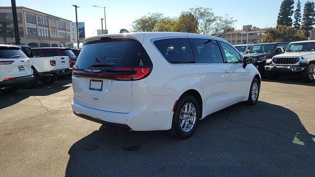 new 2025 Chrysler Pacifica car, priced at $45,425