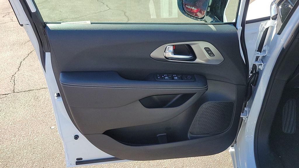 new 2025 Chrysler Pacifica car, priced at $40,995
