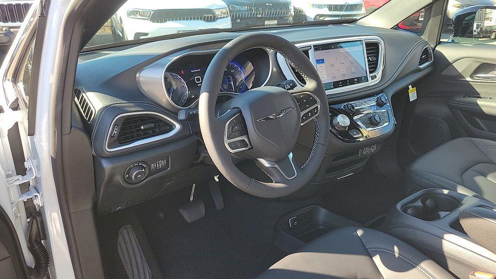 new 2025 Chrysler Pacifica car, priced at $40,995