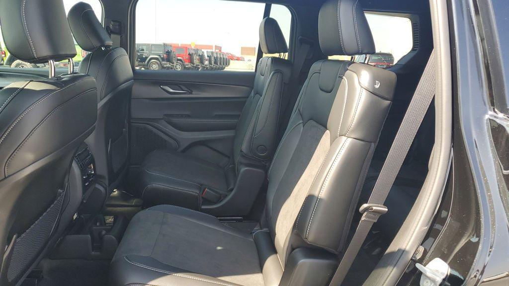 new 2025 Jeep Grand Cherokee L car, priced at $45,172