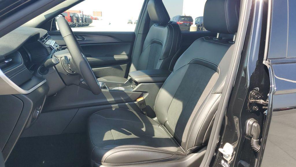 new 2025 Jeep Grand Cherokee L car, priced at $45,172