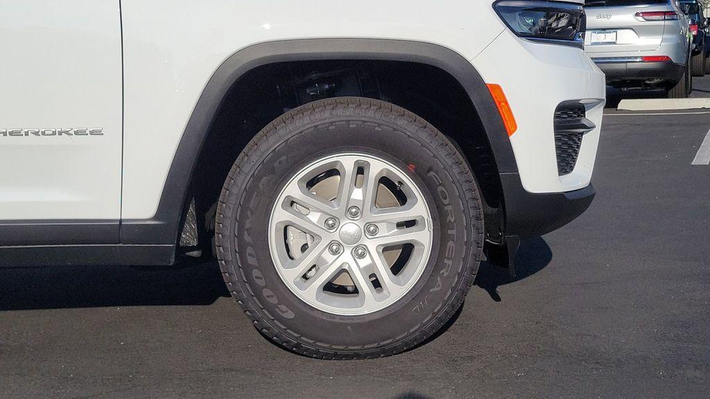 new 2025 Jeep Grand Cherokee car, priced at $35,995
