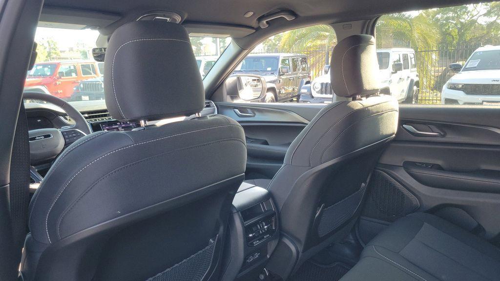 new 2025 Jeep Grand Cherokee car, priced at $35,995