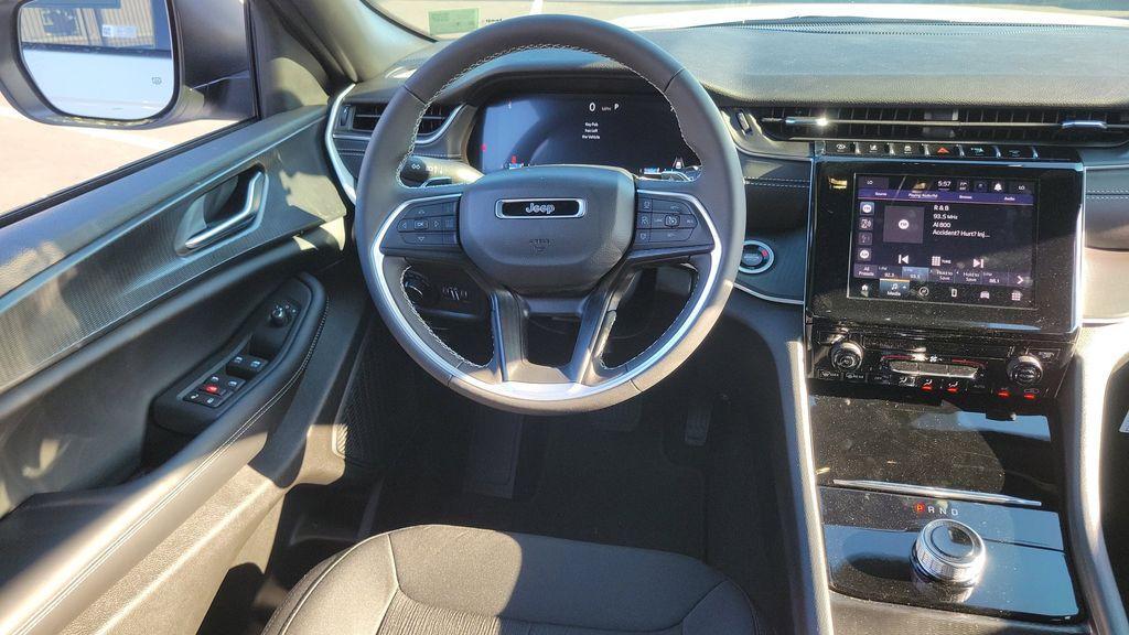 new 2025 Jeep Grand Cherokee car, priced at $35,995