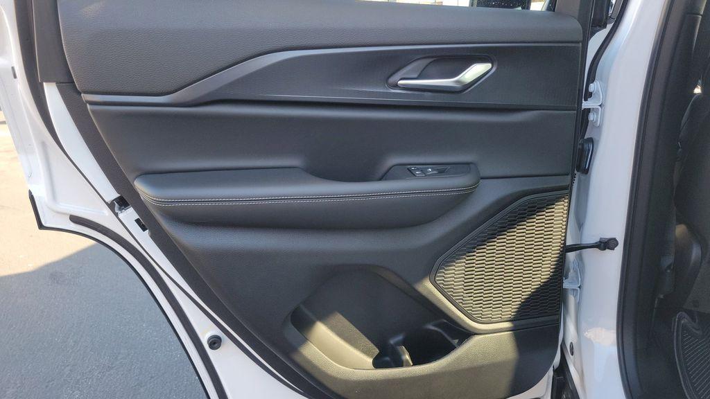 new 2025 Jeep Grand Cherokee car, priced at $35,995