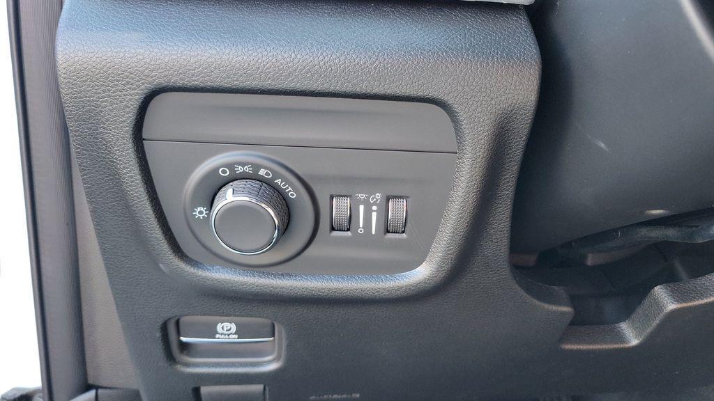 new 2025 Jeep Grand Cherokee car, priced at $35,995
