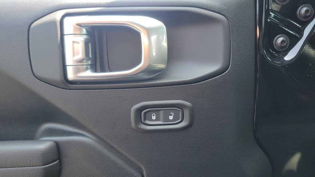 new 2025 Jeep Wrangler car, priced at $41,495