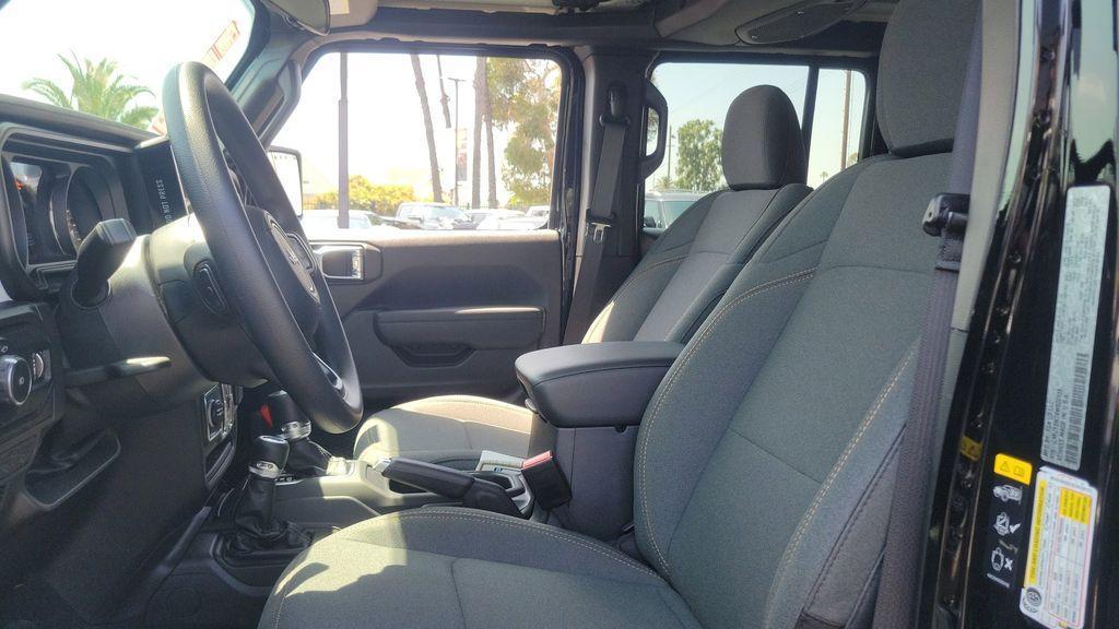 new 2025 Jeep Wrangler car, priced at $41,495