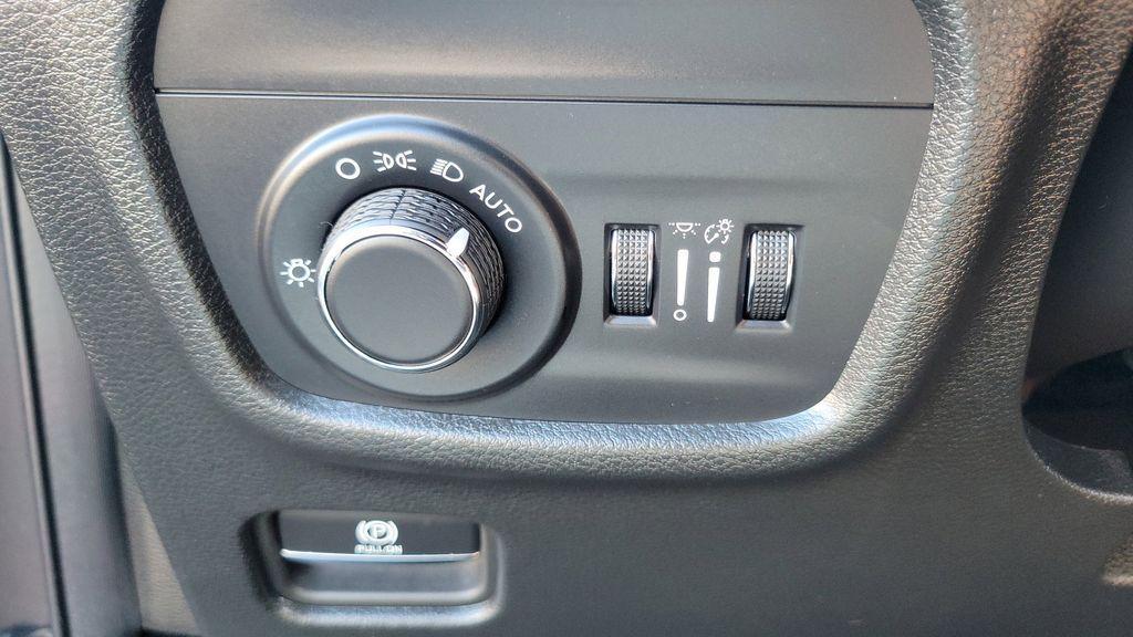 new 2025 Jeep Grand Cherokee L car, priced at $39,995