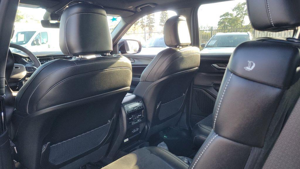 new 2025 Jeep Grand Cherokee L car, priced at $39,995