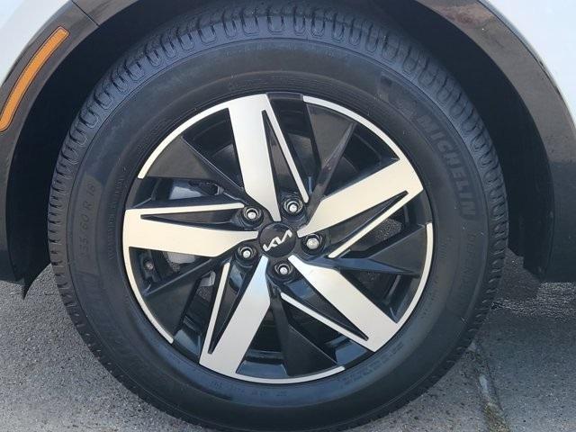 used 2023 Kia Sorento car, priced at $25,923