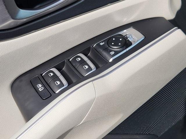 used 2023 Kia Sorento car, priced at $26,223