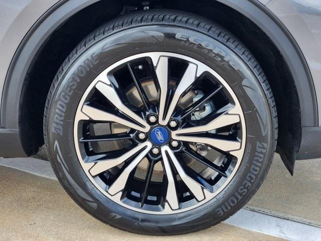 used 2022 Ford Escape car, priced at $22,301