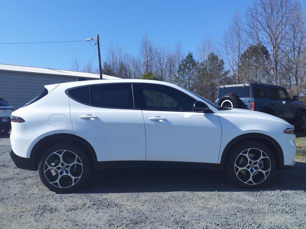 new 2025 Alfa Romeo Tonale car, priced at $38,917