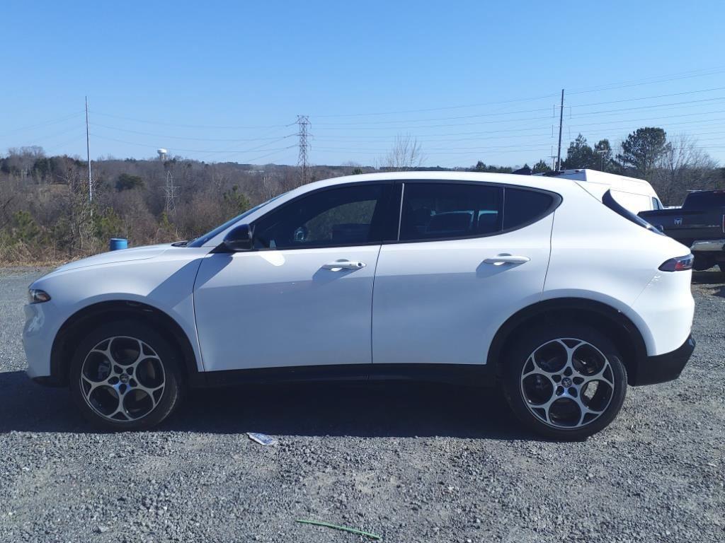 new 2025 Alfa Romeo Tonale car, priced at $38,917