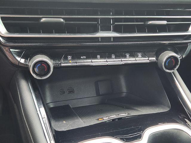 used 2024 Chevrolet Traverse car, priced at $31,650