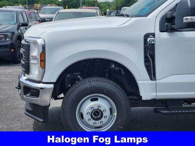 new 2025 Ford F-350 car, priced at $53,713