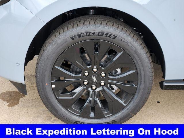 new 2025 Ford Expedition car, priced at $80,990