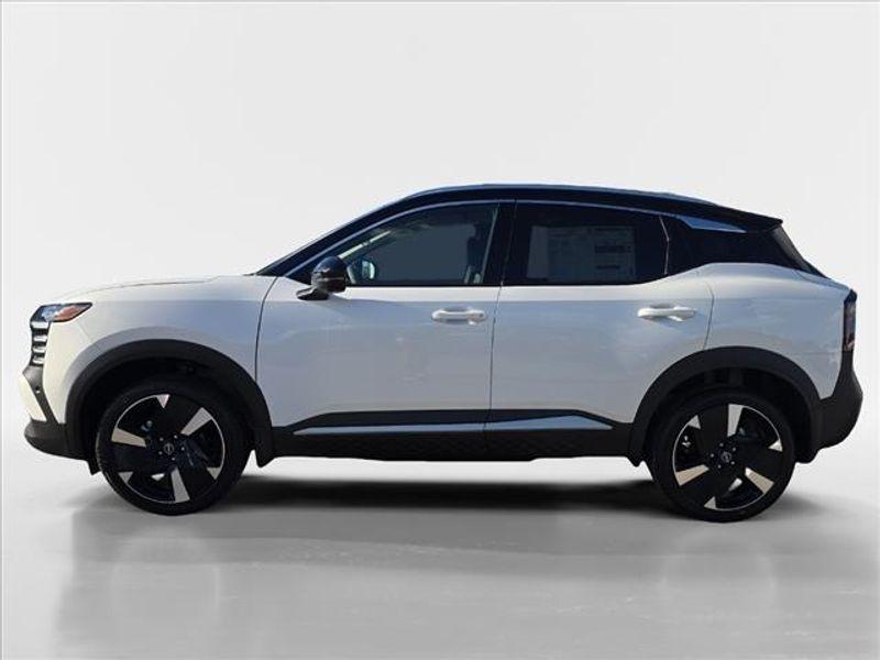 new 2025 Nissan Kicks car, priced at $28,070