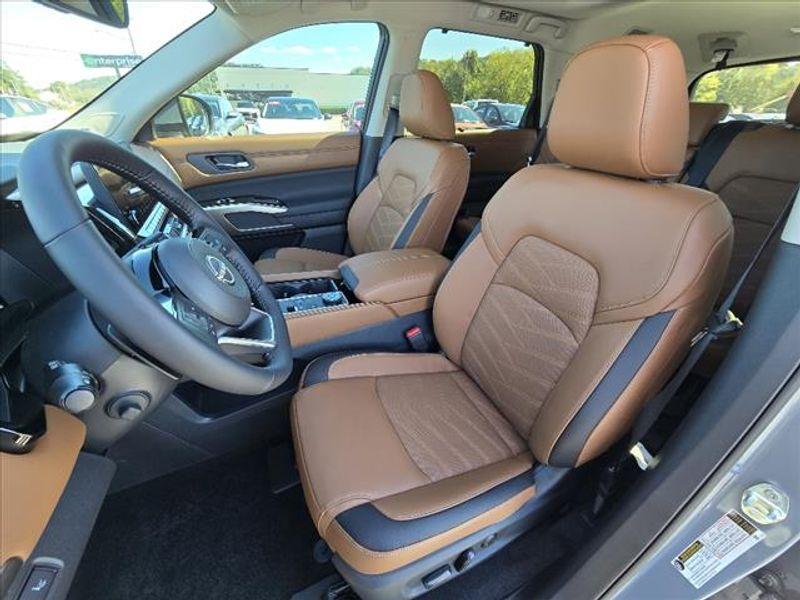 new 2024 Nissan Pathfinder car, priced at $47,895