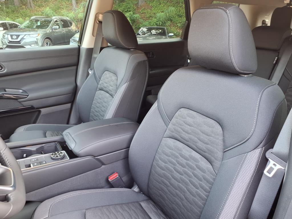 new 2025 Nissan Pathfinder car, priced at $40,278