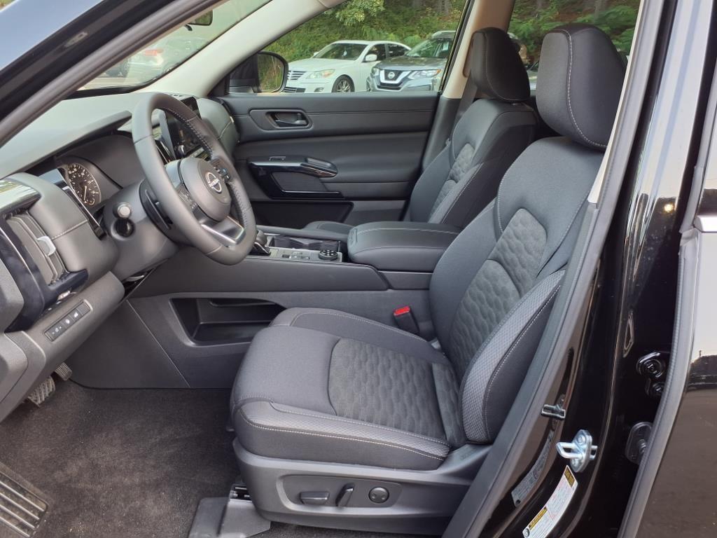 new 2025 Nissan Pathfinder car, priced at $40,278