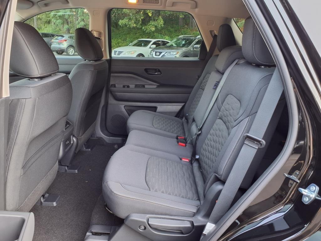 new 2025 Nissan Pathfinder car, priced at $40,278