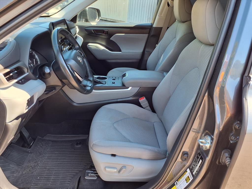 used 2023 Toyota Highlander car, priced at $29,772