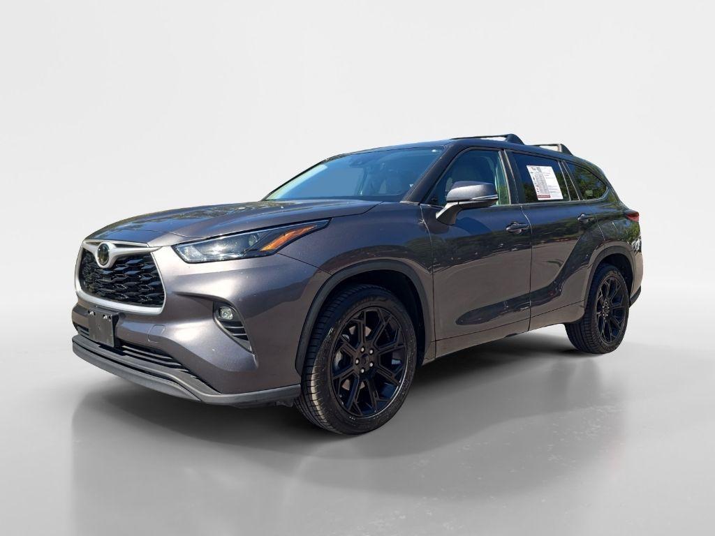 used 2023 Toyota Highlander car, priced at $29,772