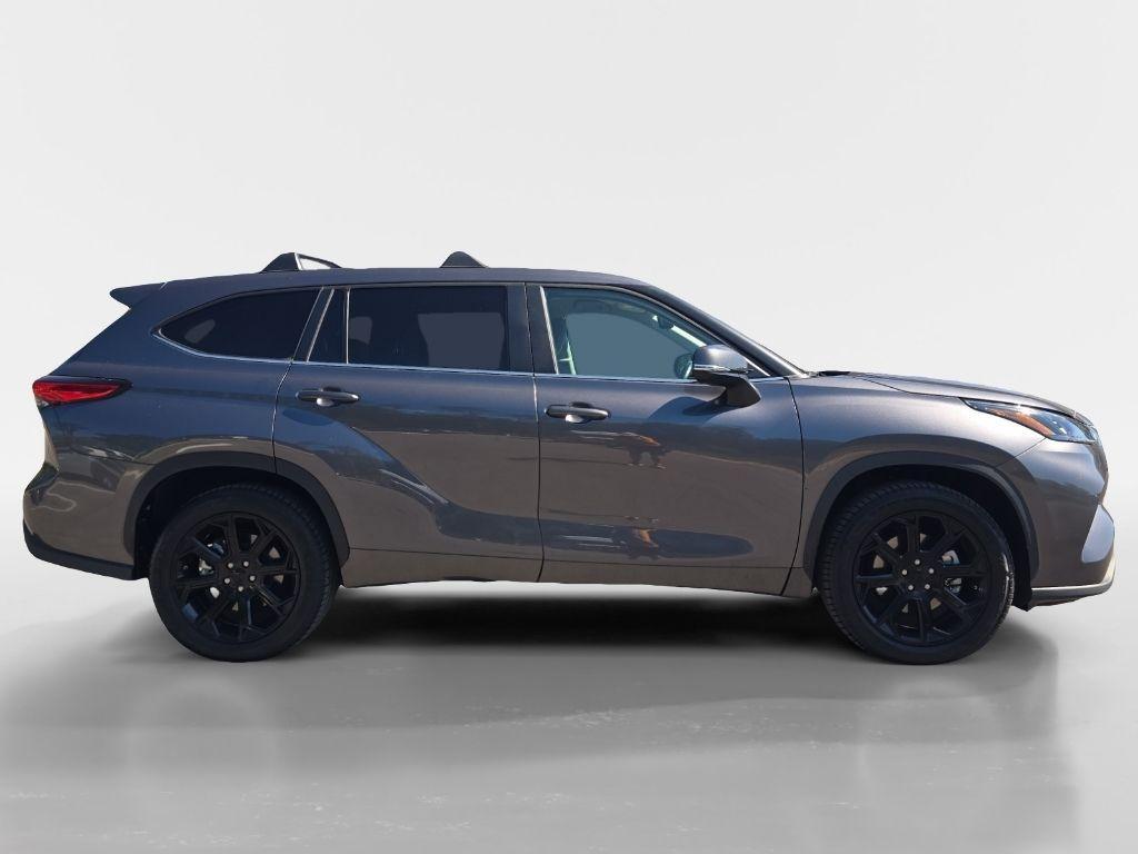 used 2023 Toyota Highlander car, priced at $29,772